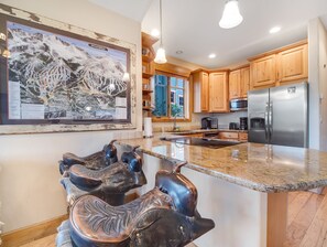 Fridge, microwave, dishwasher, coffee/tea maker