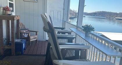 Peaceful 2 bedroom Condo with NO Cleaning Fees on the Lake of the Ozarks