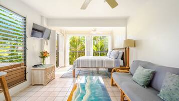 Een smart-tv en boeken