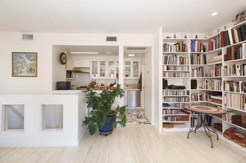 Beautiful apartment with balconies and views, near park and museums in Nolita