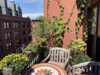 Beautiful apartment with balconies and views, near park and museums in Nolita