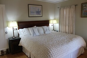 2 makuuhuonetta, työpöytä, silitysrauta/-lauta, ilmainen Wi-Fi