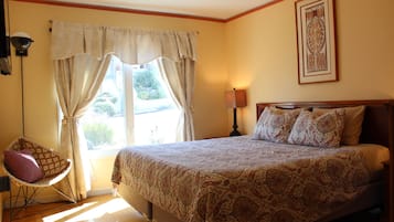 2 bedrooms, desk, iron/ironing board, WiFi (free)