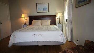 2 bedrooms, desk, iron/ironing board, WiFi (free)