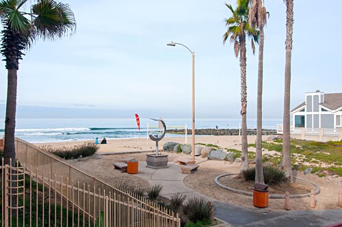 Enjoy Oceanviews in This Beautiful Condo with Pool