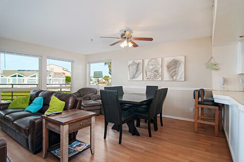 Enjoy Oceanviews in This Beautiful Condo with Pool