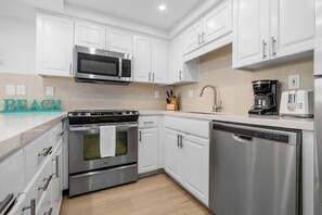 Coffee/tea maker, fridge, microwave, oven