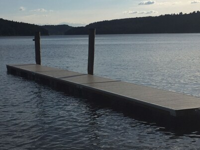  Beautiful private waterfront on Lake Coeur d`Alene. Beach and dock.