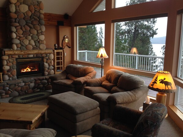 Smart TV, fireplace, DVD player, books