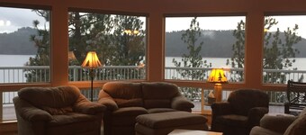  Beautiful private waterfront on Lake Coeur d`Alene. Beach and dock.