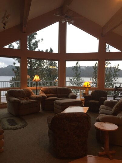  Beautiful private waterfront on Lake Coeur d`Alene. Beach and dock.