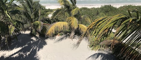 Am Strand, Liegestühle, Strandtücher