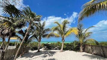 Am Strand, Liegestühle, Strandtücher
