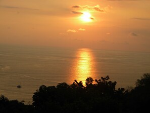 كراسي للتشمس، مناشف للشاطئ