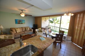 Smart TV, DVD player, books, stereo - Maui Sunset B201: Beautiful 2 Bedroom, 2 Bath, Kihei Condo. Sleeps up to Six (Kihei)
