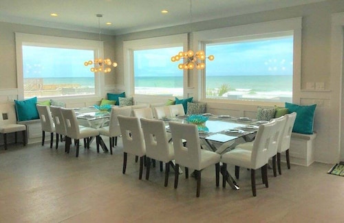 Oceanfront • Wedding Friendly • Heated* Pool • Tiki Bar • Elevator