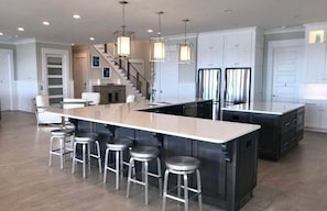 Interior - Oceanfront • Wedding Friendly • Heated* Pool • Tiki Bar • Elevator (Ocean Isle Beach)