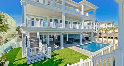 Oceanfront • Wedding Friendly • Heated* Pool • Tiki Bar • Elevator