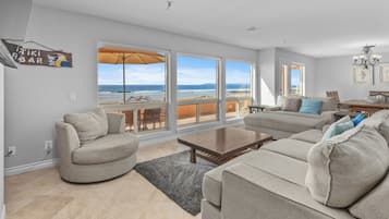 Televisión y chimenea