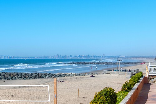 Condado de San Diego frente al mar 3 dormitorios climatizada piscina / jacuzzi. Complejo en la arena