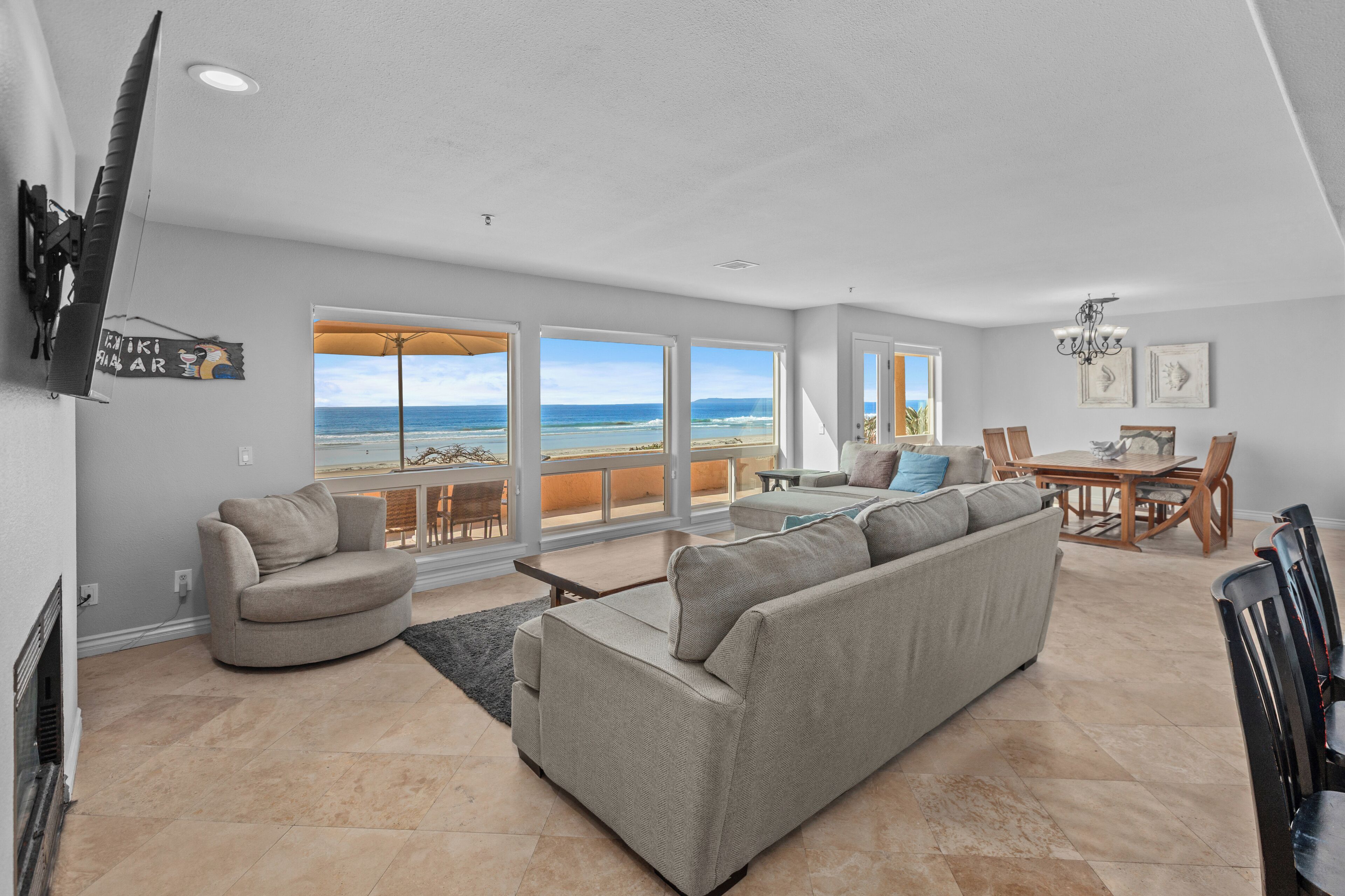 Televisión y chimenea 