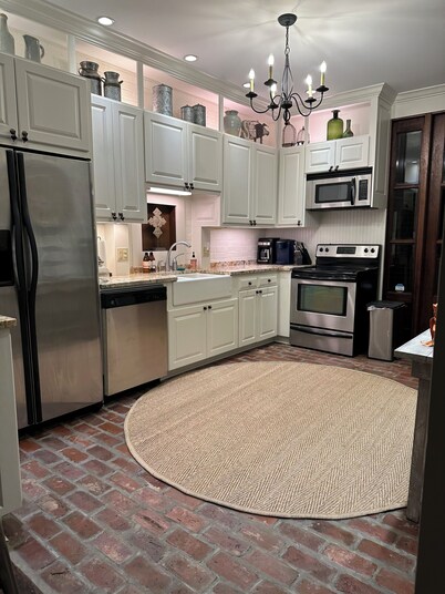 Charming 2 bedroom condo in the heart of beautiful Natchez, MS.