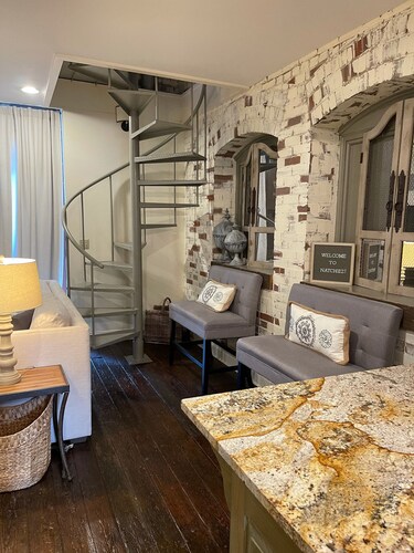 Charming 2 bedroom condo in the heart of beautiful Natchez, MS.