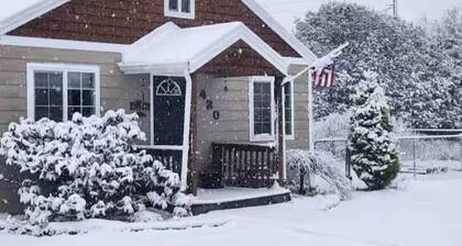 Cozy Forks getaway house
