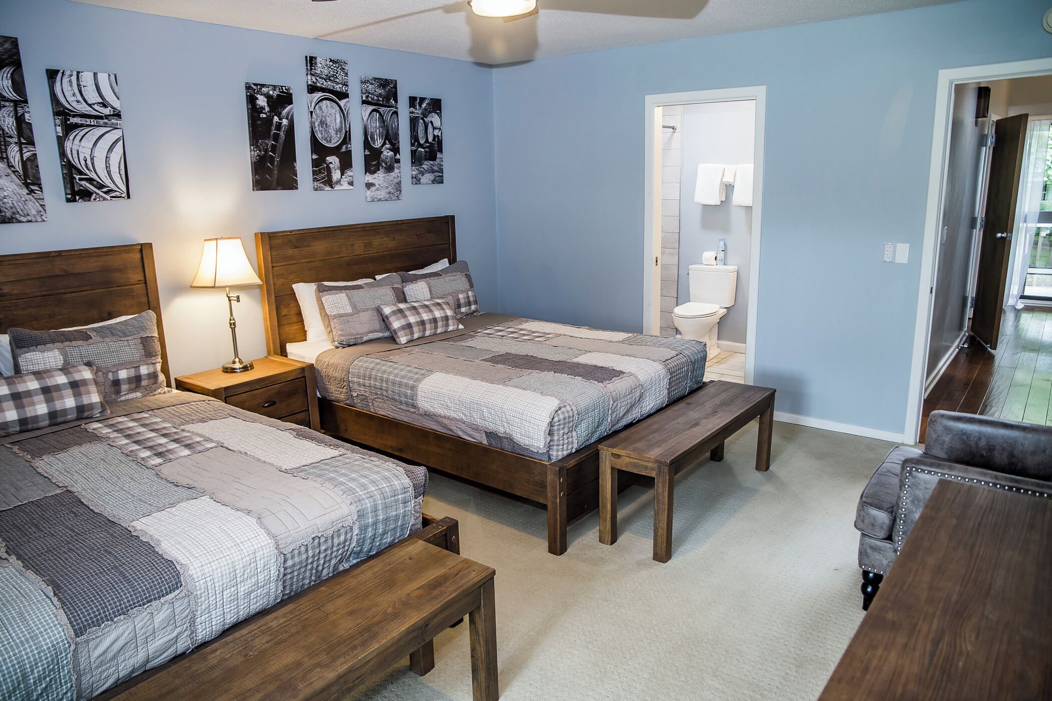 2 bedrooms, iron/ironing board, internet, bed sheets