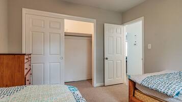 3 bedrooms, iron/ironing board, free WiFi, bed sheets