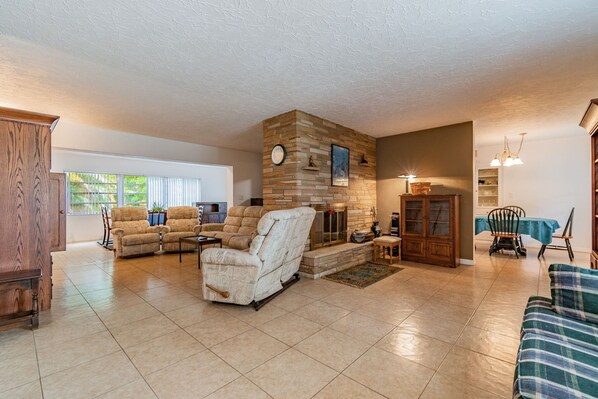 Téléviseur connecté, lecteur de DVD