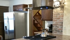 Kaffetrakter/tekoker, kjøleskap, mikrobølgeovn og ovn