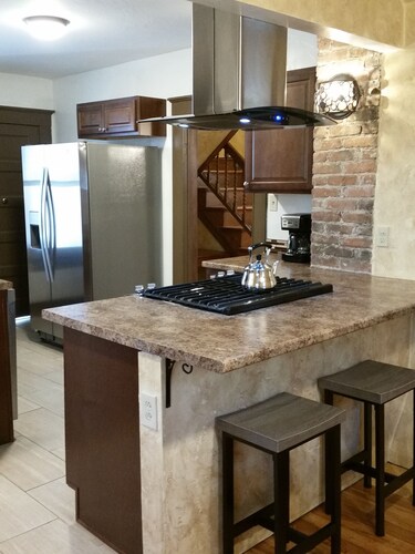 Beautiful Home in Downtown and by Colorado College. New furnishings & Clean!