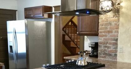 Beautiful Home in Downtown and by Colorado College. New furnishings & Clean!