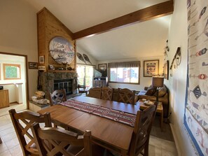 Interior - Walk to the lifts from Crested Mountain North 2 bedroom Condo! (Mount Crested Butte)