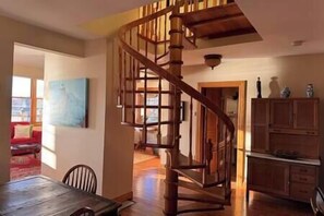 Interior - Magical and Unique Water views 10 min to Downtown (Rockingham)