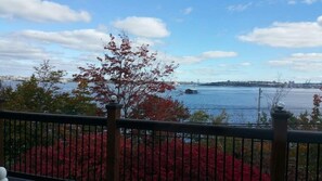 Property grounds - Magical and Unique Water views 10 min to Downtown (Rockingham)