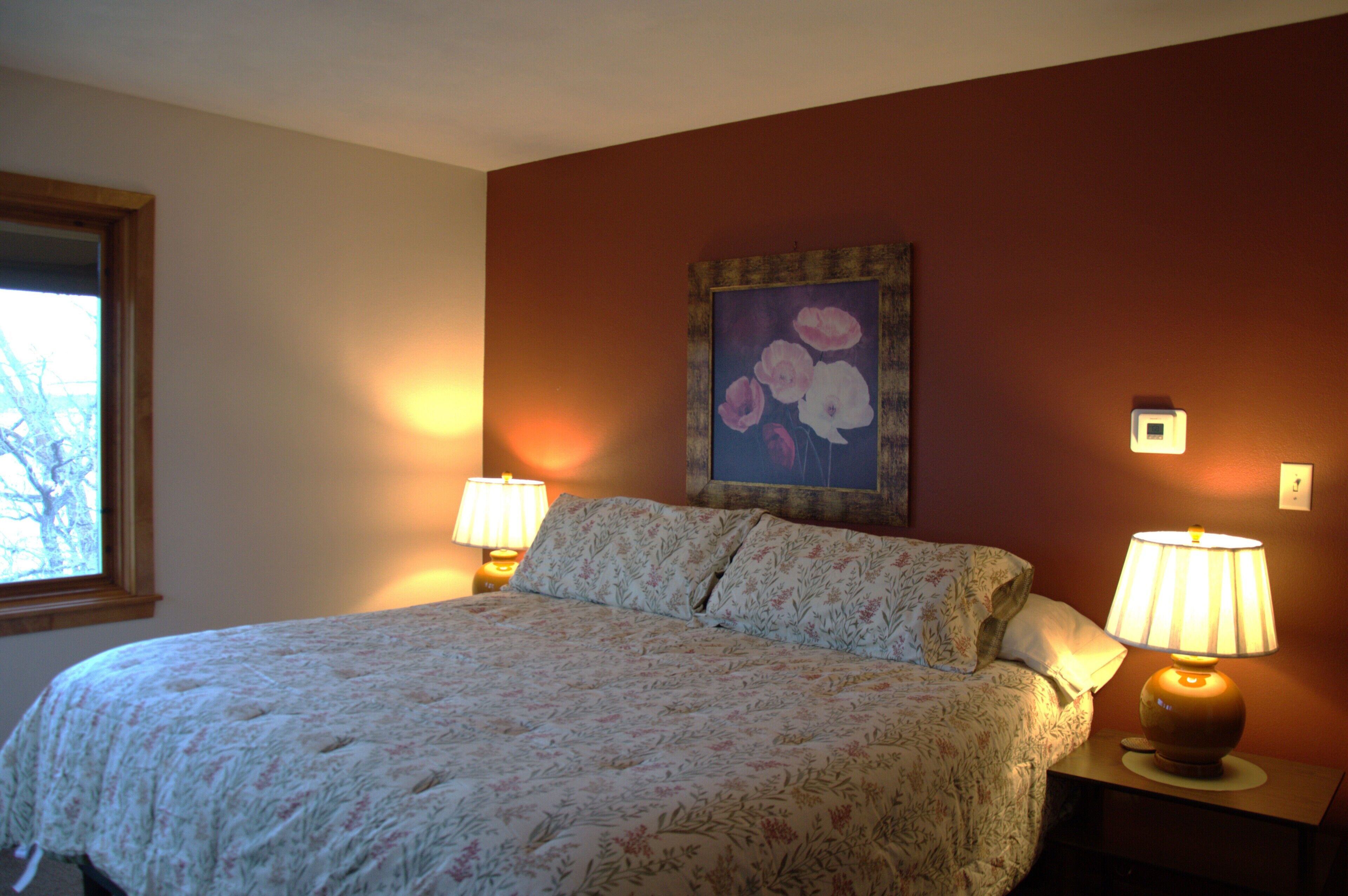 4 bedrooms, desk, iron/ironing board, travel cot