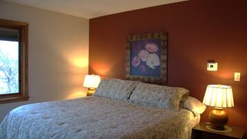 4 bedrooms, desk, iron/ironing board, travel cot