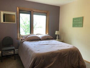 4 bedrooms, desk, iron/ironing board, free WiFi