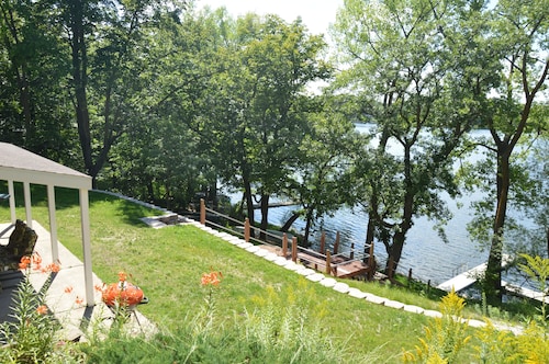 Brophy Reflections 4BR/2BA, 2 Kitchens, Firepit, Year Round Rental, Lic#1798