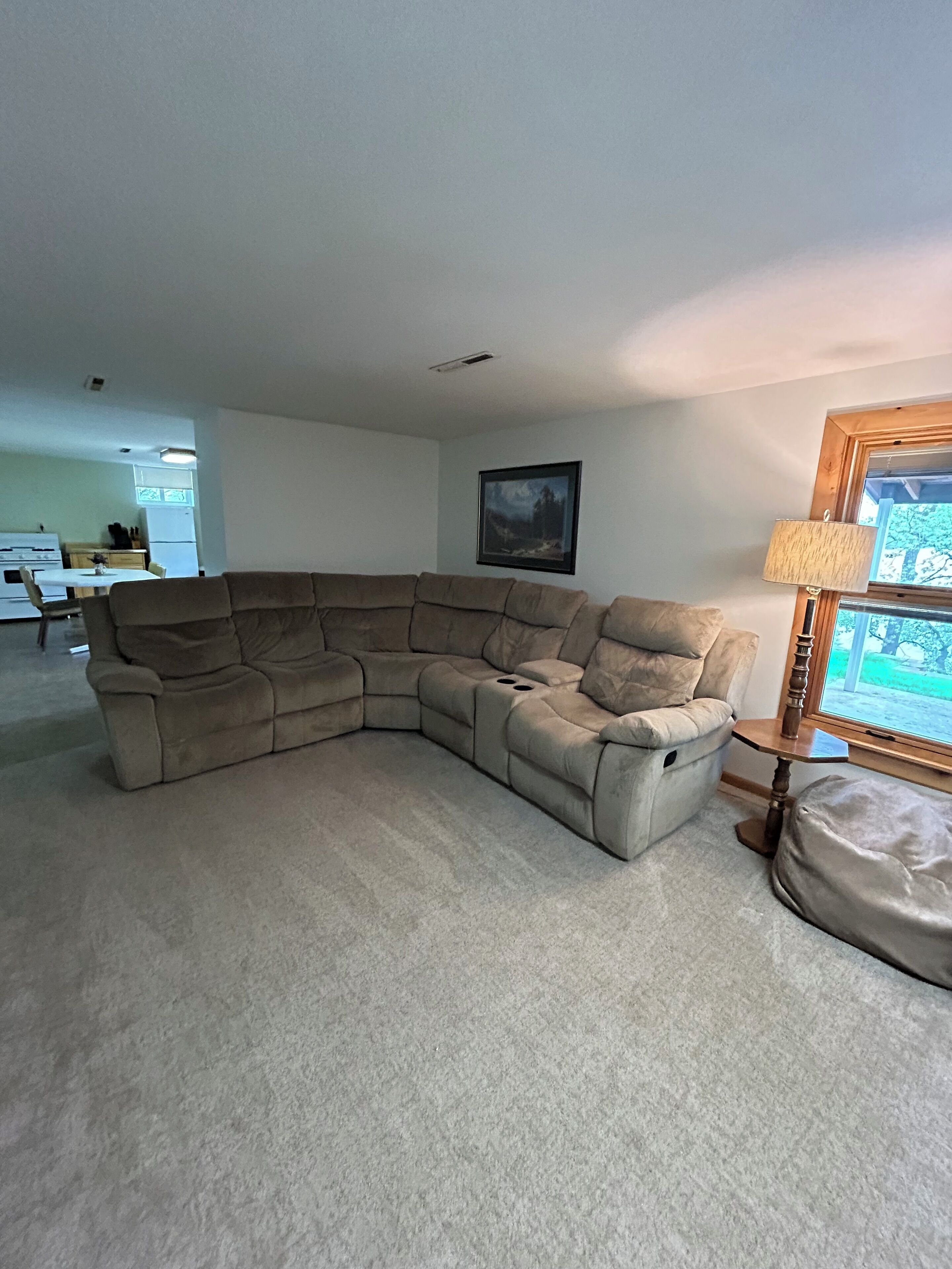 Smart TV, fireplace, DVD player