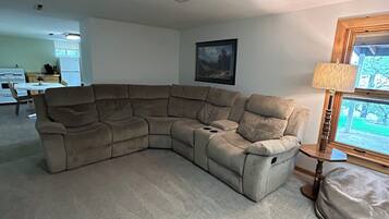 Smart TV, fireplace, DVD player