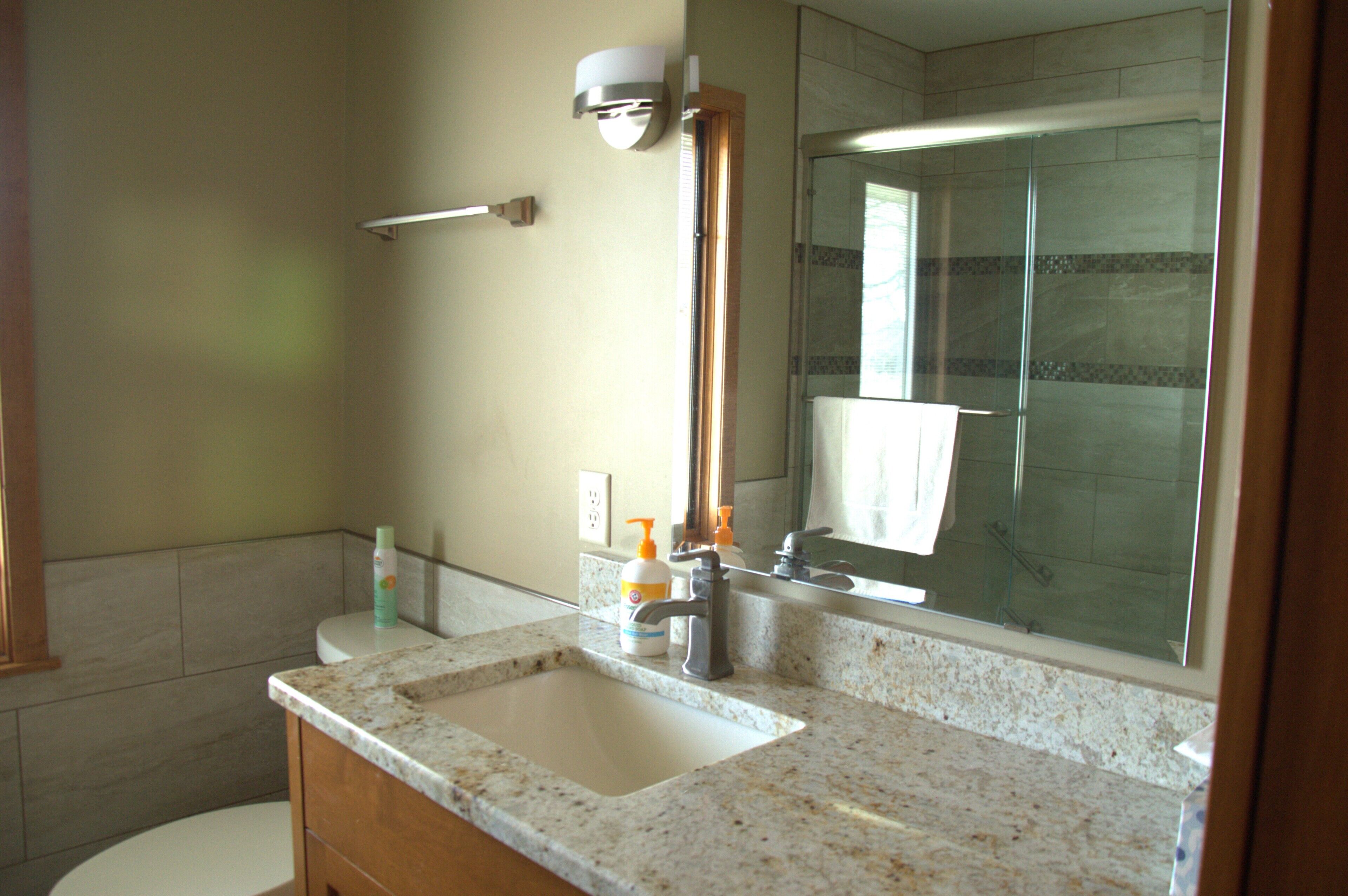 Combined shower/bathtub, hair dryer, towels, soap