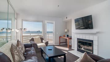 Televisión y chimenea