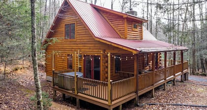 Amazing Cabin by a Stream- Private Creekside Cozy Log Cabin with Hot Tub & Wifi