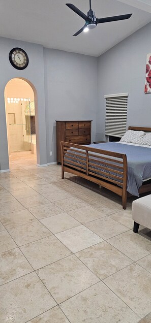4 bedrooms, iron/ironing board, WiFi, bed sheets - Cozy Warm And Luxurious Home with heated Pool! virtual tour-Check the video link (Gilbert)