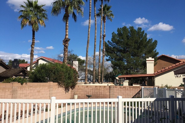 Een verwarmd zwembad