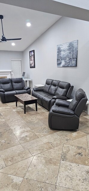 Interior - Cozy Warm And Luxurious Home with heated Pool! virtual tour-Check the video link (Gilbert)