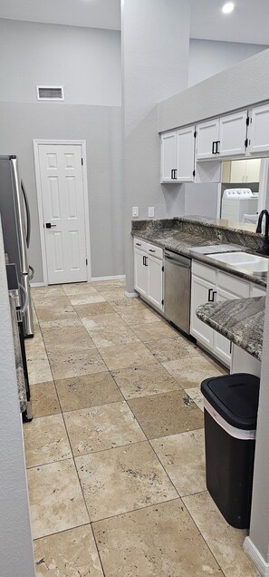 Interior - Cozy Warm And Luxurious Home with heated Pool! virtual tour-Check the video link (Gilbert)